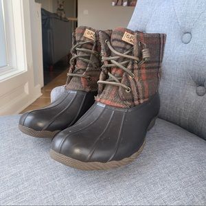 Sperry outsiders brown red plaid duck rain boots